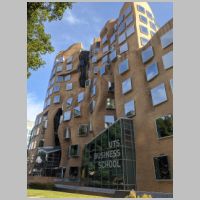 Frank Gehry, Dr Chau Chak Wing building, UTS, Sydney, photo by MDRX, Wikipedia.jpg